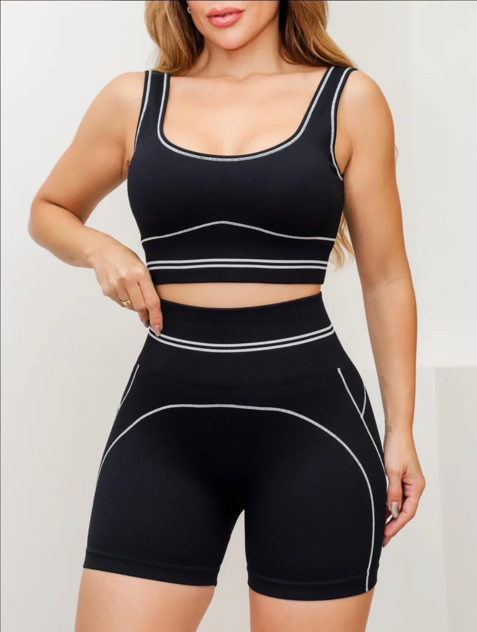 Conjunto Cropped + Shorts Preto Detalhe Branco