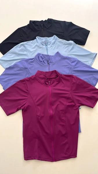 Blusa com zíper frontal — foto 4