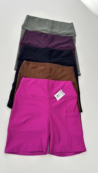 Short Microcanelado com bolsos