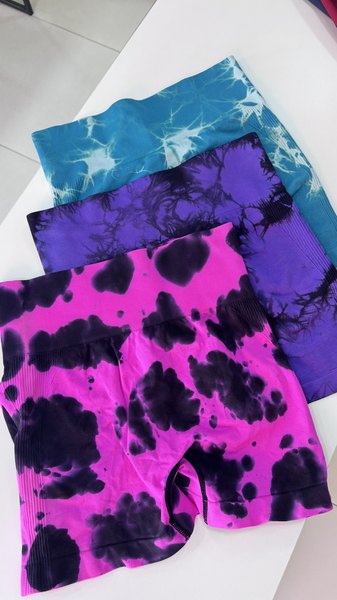 Short tie dye com empina bumbum