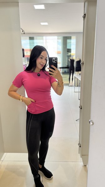 Blusa importada com bolsos laterais