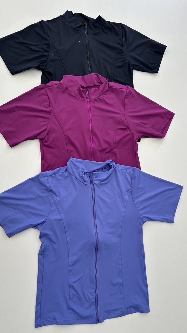 Blusa com zíper frontal