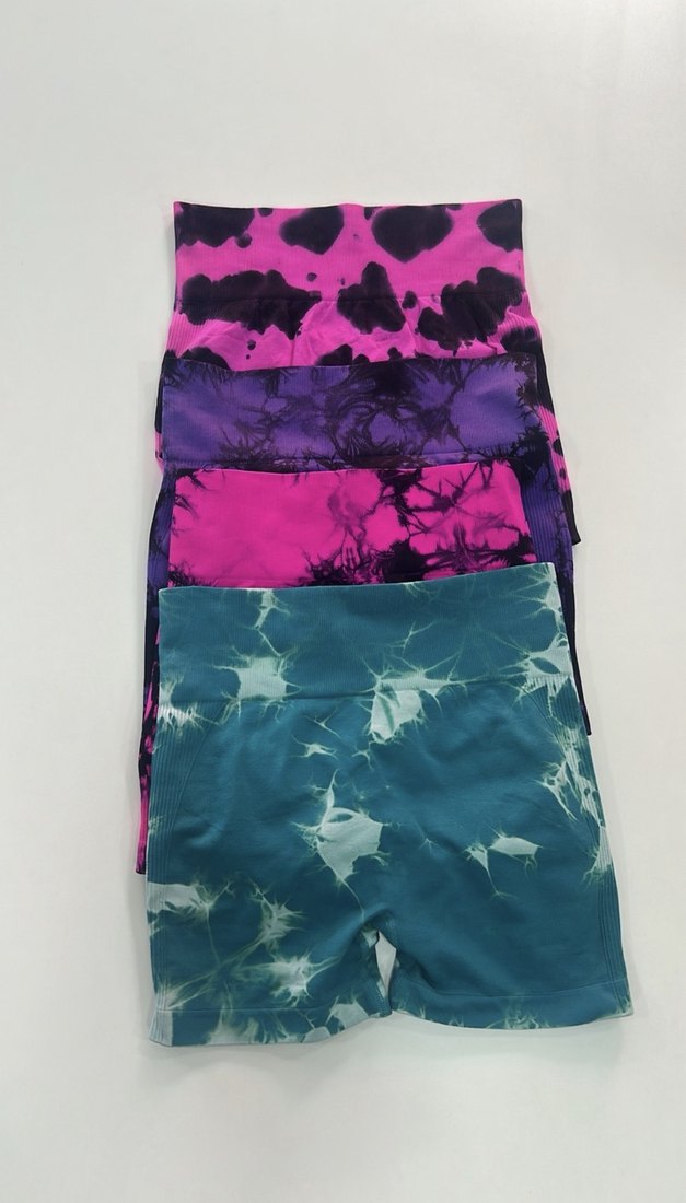 Short tie dye com empina bumbum