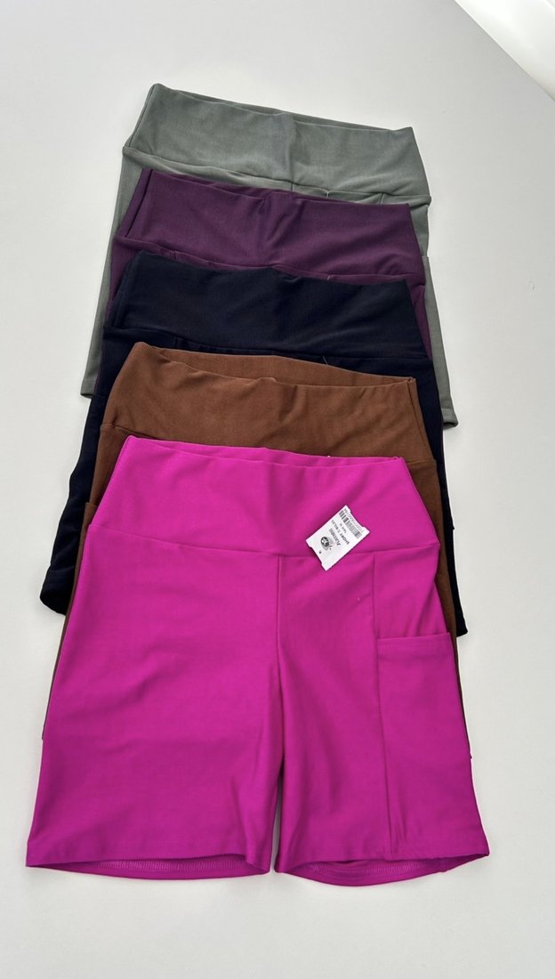 Short Microcanelado com bolsos