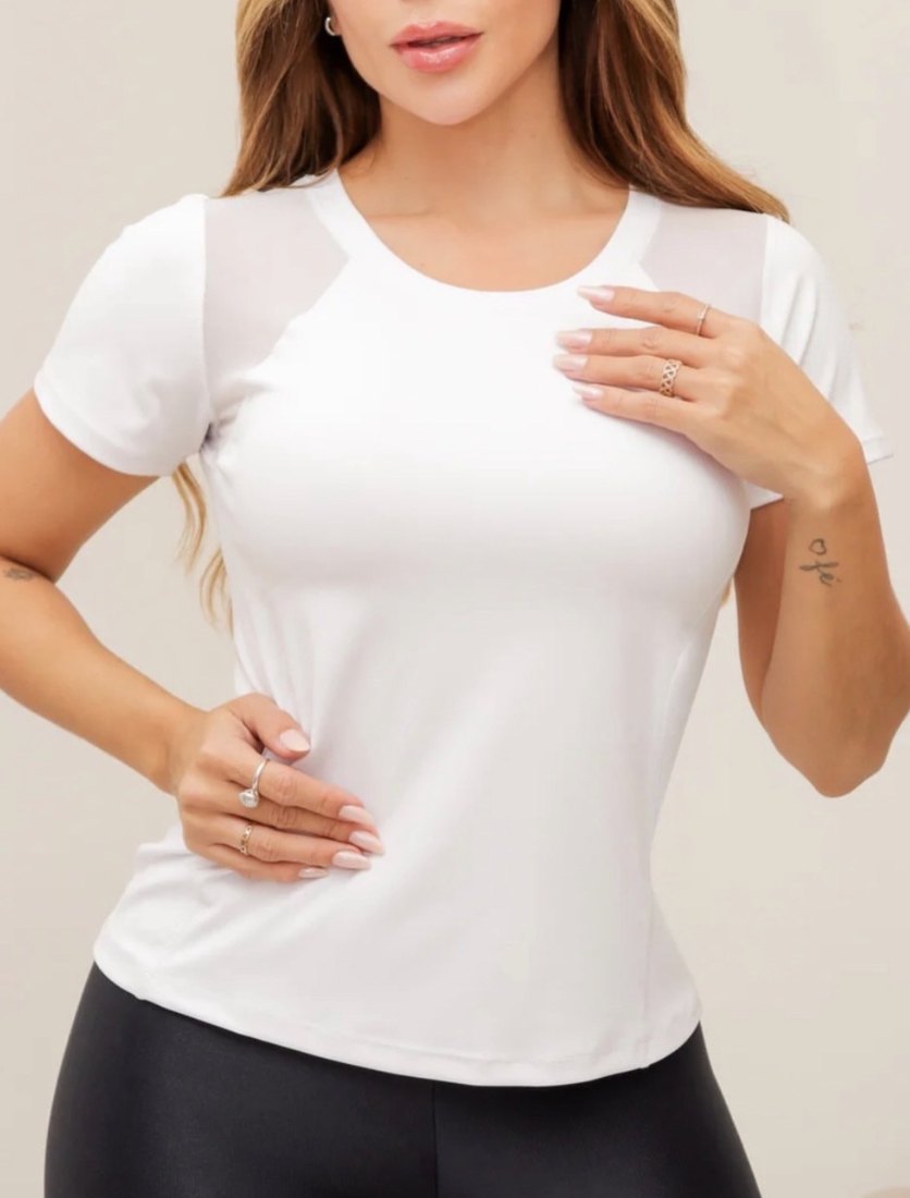 Blusa importada c/ detalhe de tule