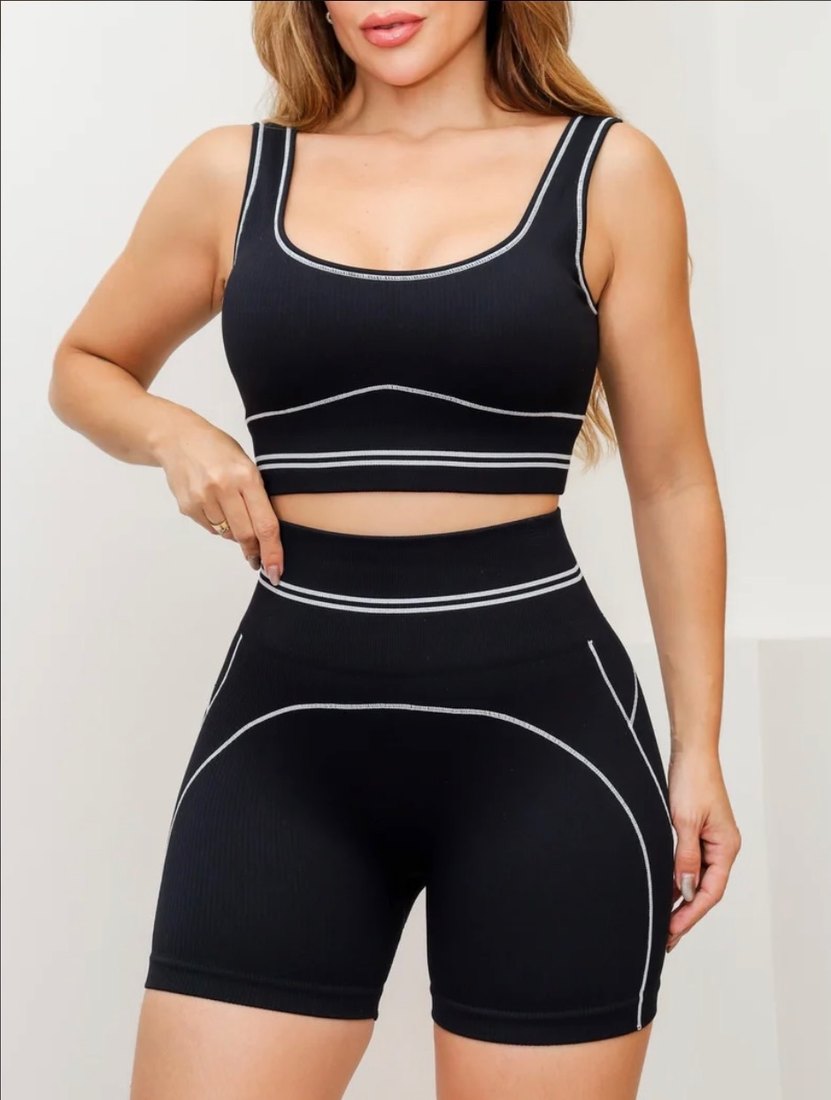 Conjunto Cropped + Shorts Preto Detalhe Branco
